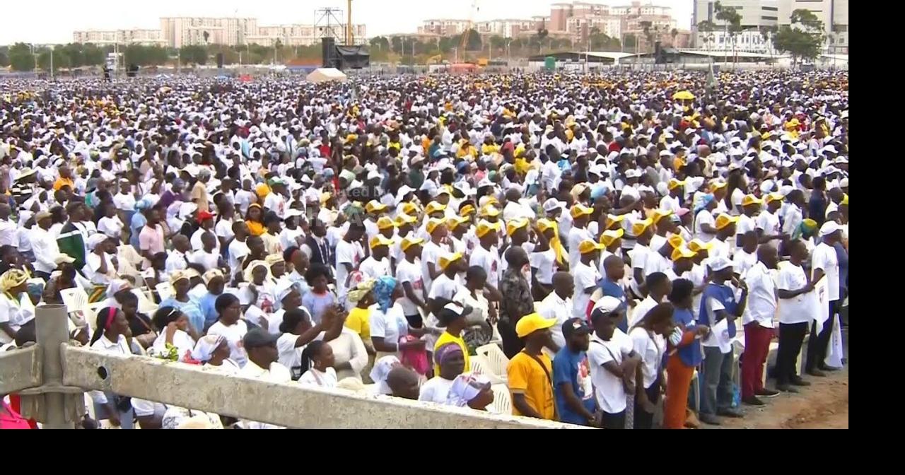 Pope calls for Angolans to took to the future