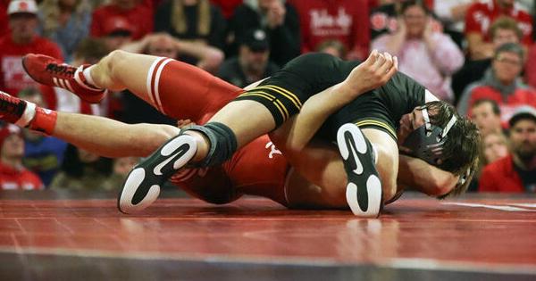 Men's wrestling: Iowa pounds Nebraska for Tom Brands' 300th win
