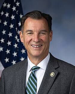 Mandatory service can renew young people’s faith in America | Rep. Tom Suozzi and Scott Galloway