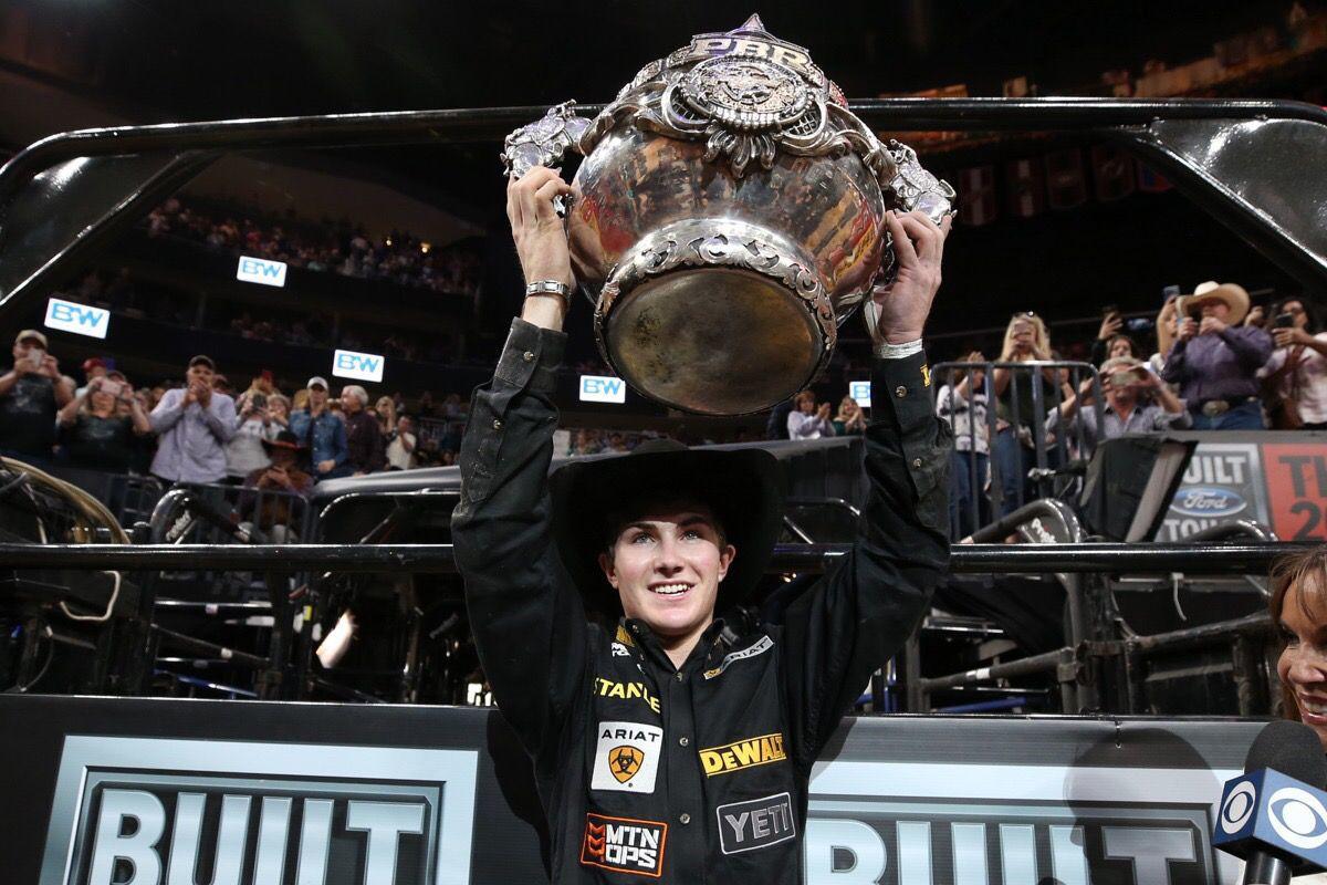 Reigning PBR world champion Jess Lockwood sidelined 812 weeks with
