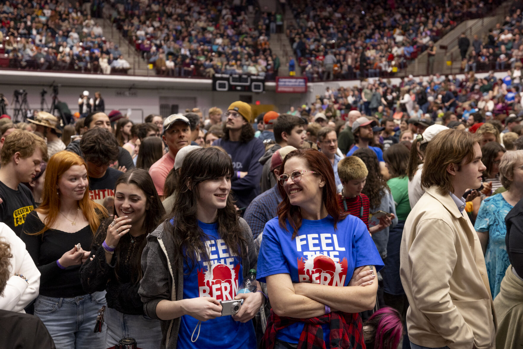 Thousands rally for Bernie Sanders, AOC