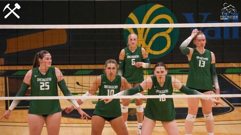Volleyball tops Montana Western, extends win streak to 8