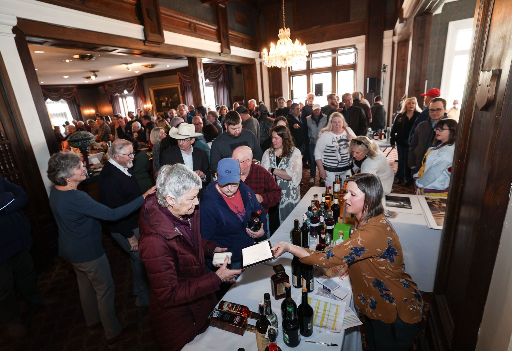 People say farewell to Helena s historic Montana Club