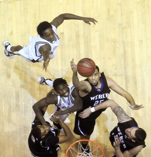 Big Sky Men S Basketball Bobcats Hold Off Weber State College