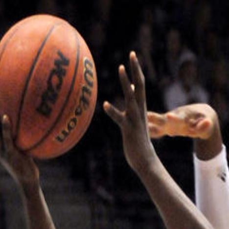 Big Sky Men S Basketball Griz Hold Off Nau 61 59 Grizzlies