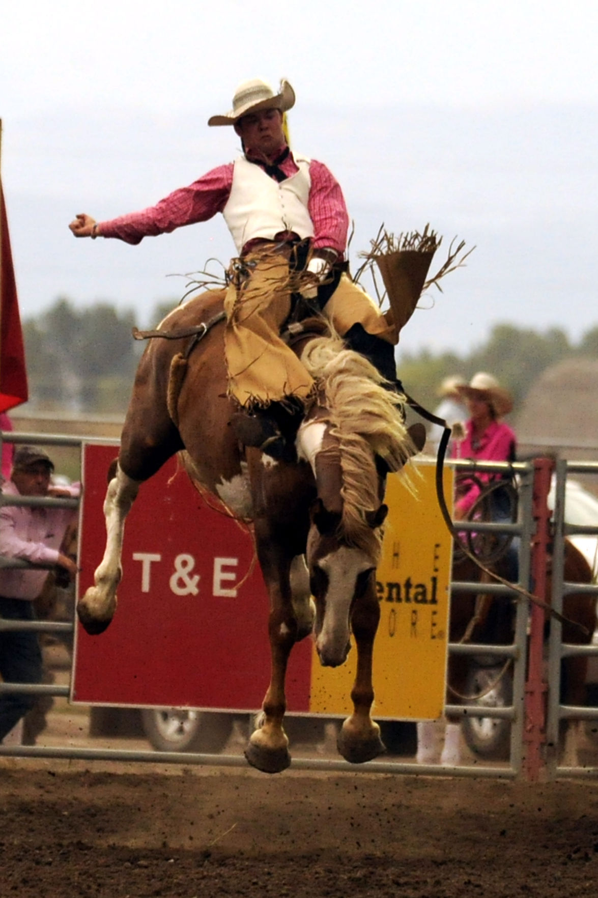 Canadian bull rider scores big at Last Chance Stampede Rodeo