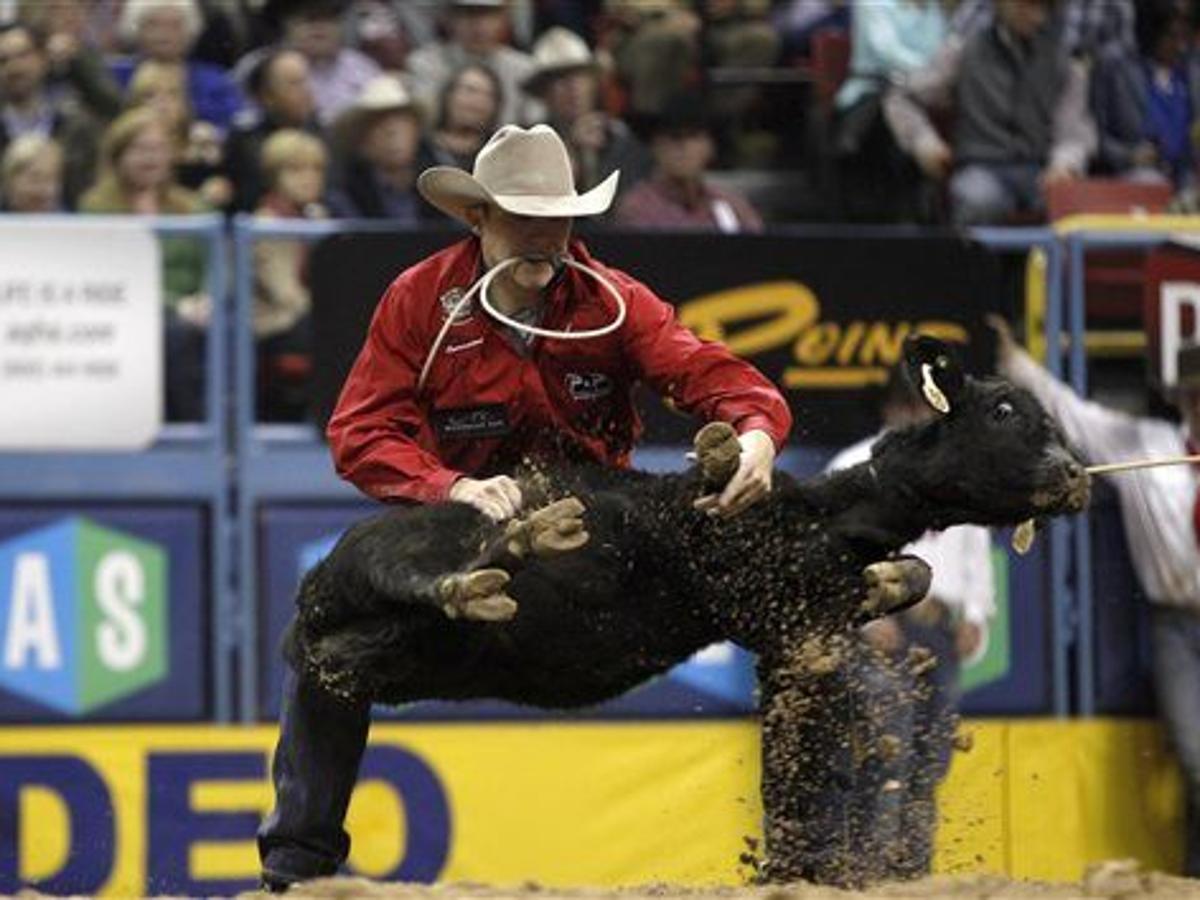 Nfr Nick Guy Takes Over 1st Place In Steer Wrestling Rodeo Missoulian Com