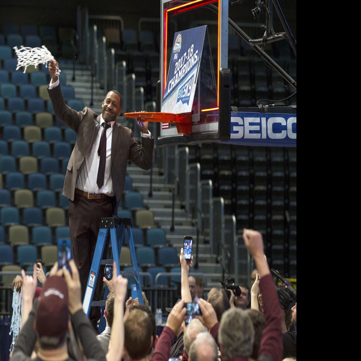 Montana Grizzlies To Face Michigan In The Ncaa Men S Basketball