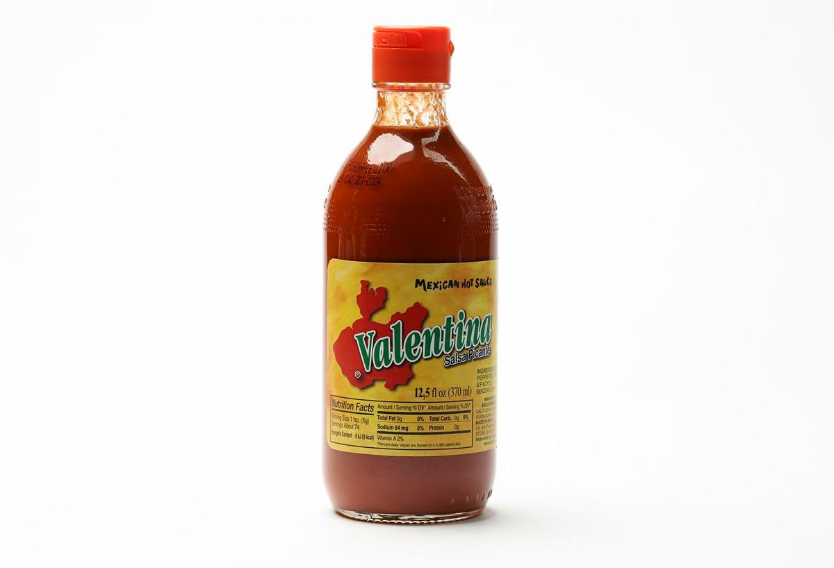 Louisiana Brand Red Rooster Hot Sauce, Made from Aged Peppers & Distilled  Vinegar (6 Fl Oz (Pack of 6))