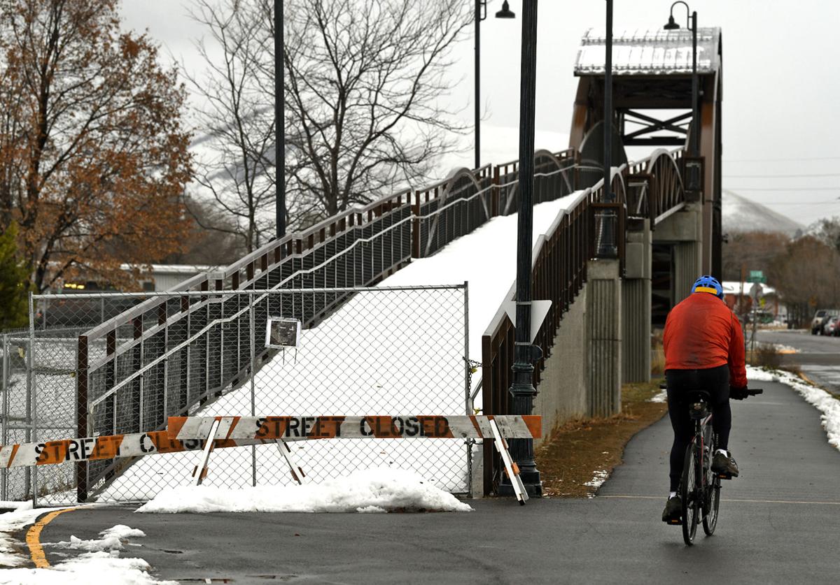 Politics Pop Reserve Street Pedestrian Bridge Undergoes De Icing Maintenance Local News Missoulian Com