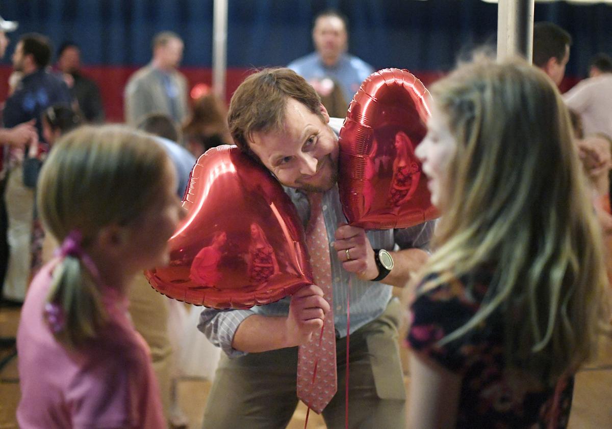 Father Daughter Sweetheart Dance Draws Hundreds Local 