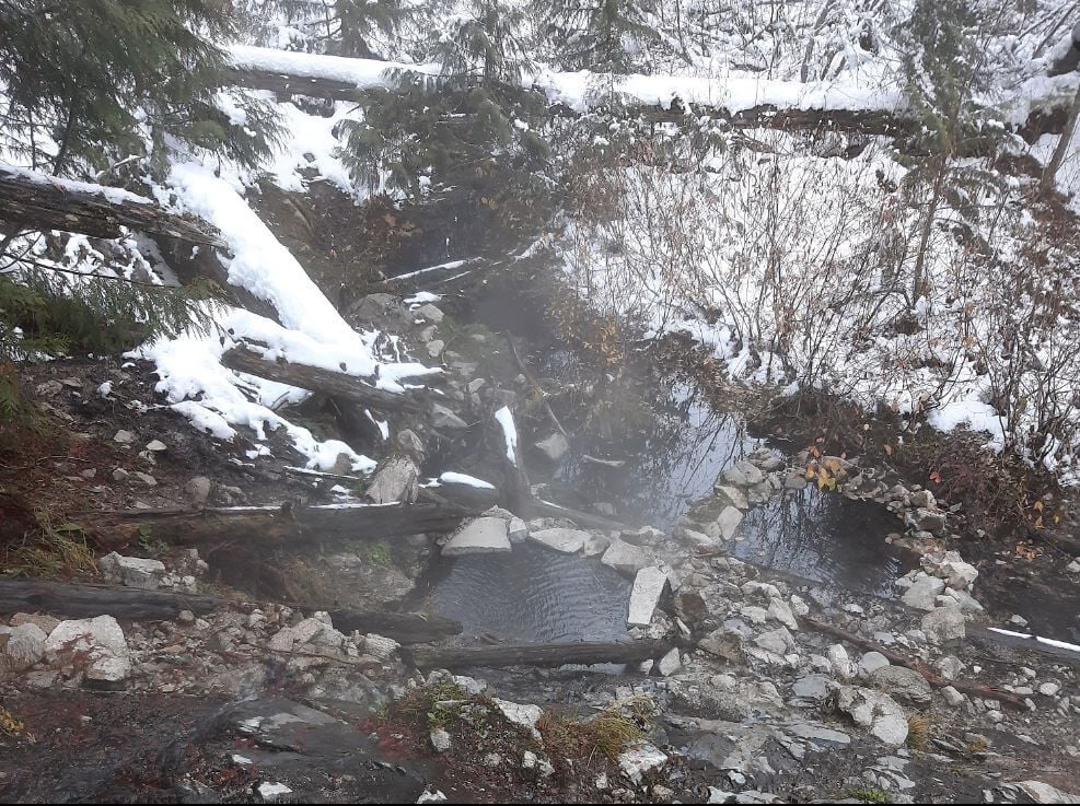 Littering, turds, drugs: Night use banned at Weir hot springs