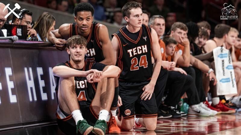 Men's basketball drops exhibition at Houston