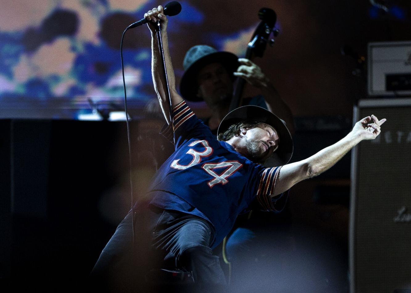 Photos Pearl Jam performs at WashingtonGrizzly Stadium