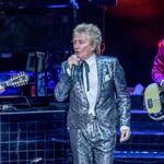 Sir Rod Stewart says his older brother Don died two days before Queen Elizabeth