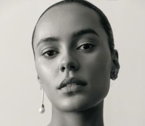 Go away with ... Ava Dash