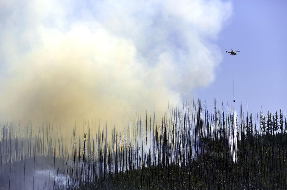 Glacier Rim fire shows big flames, small growth