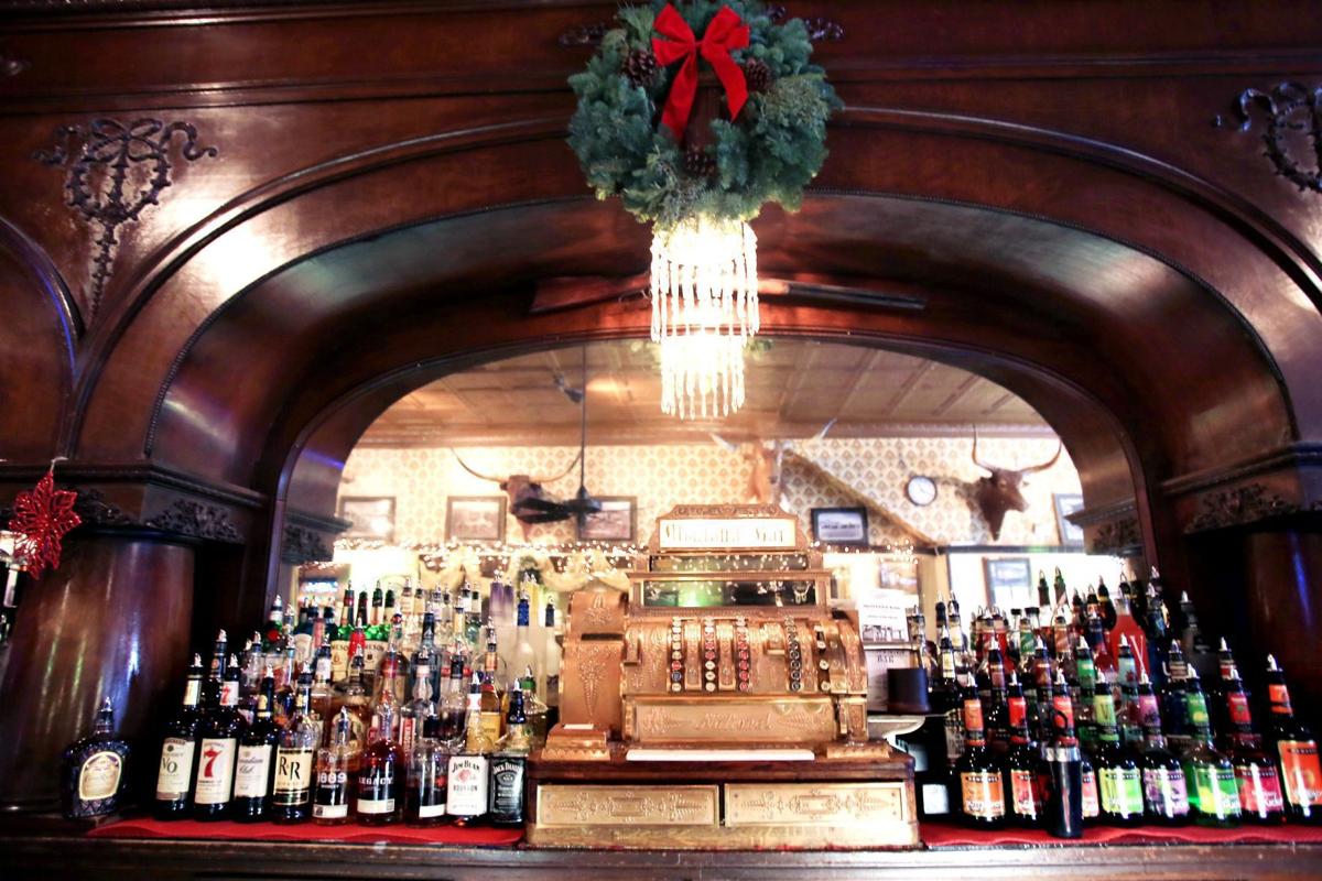 Montana Taverns Hang On To History As Wooden Bars And Backbars Jump In Value State Regional Missoulian Com