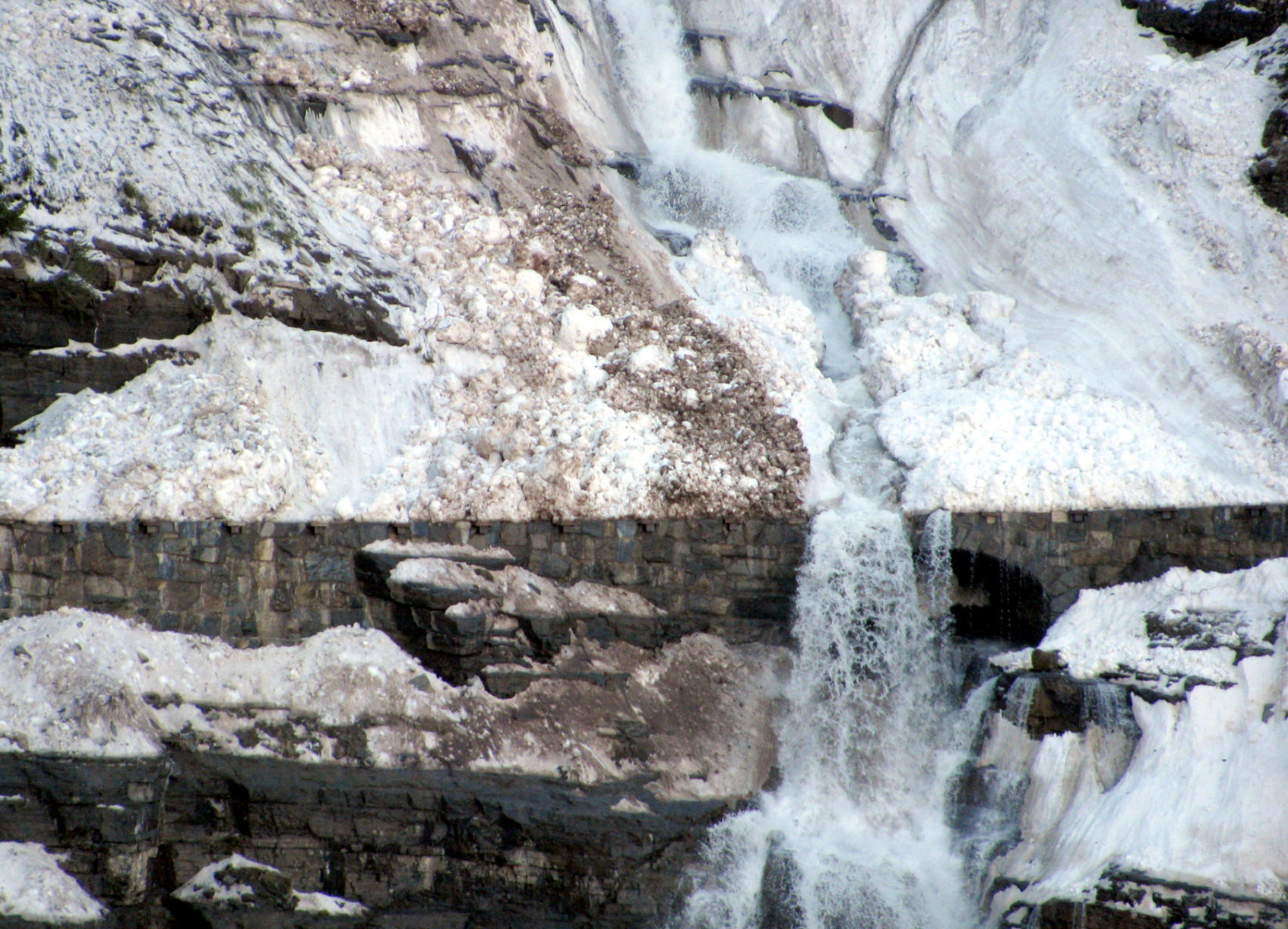 Snow relents on Glacier s east side but avalanches pester western