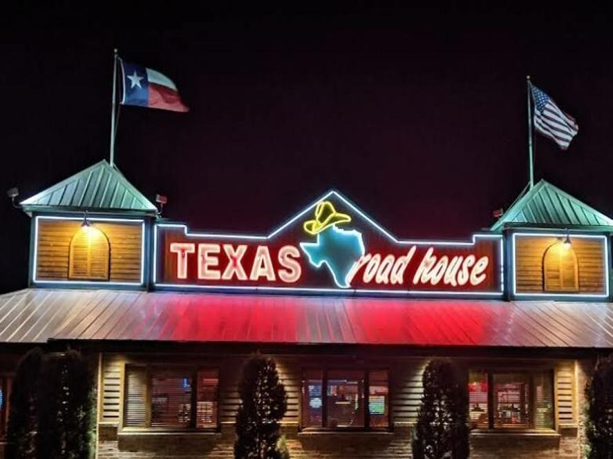 texas road.house hours