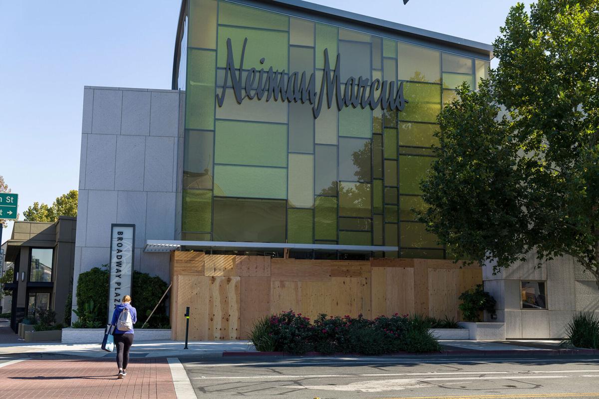 Neiman Marcus, Broadway Plaza, Walnut Creek, Retail Design / Charles Sparks  + Company