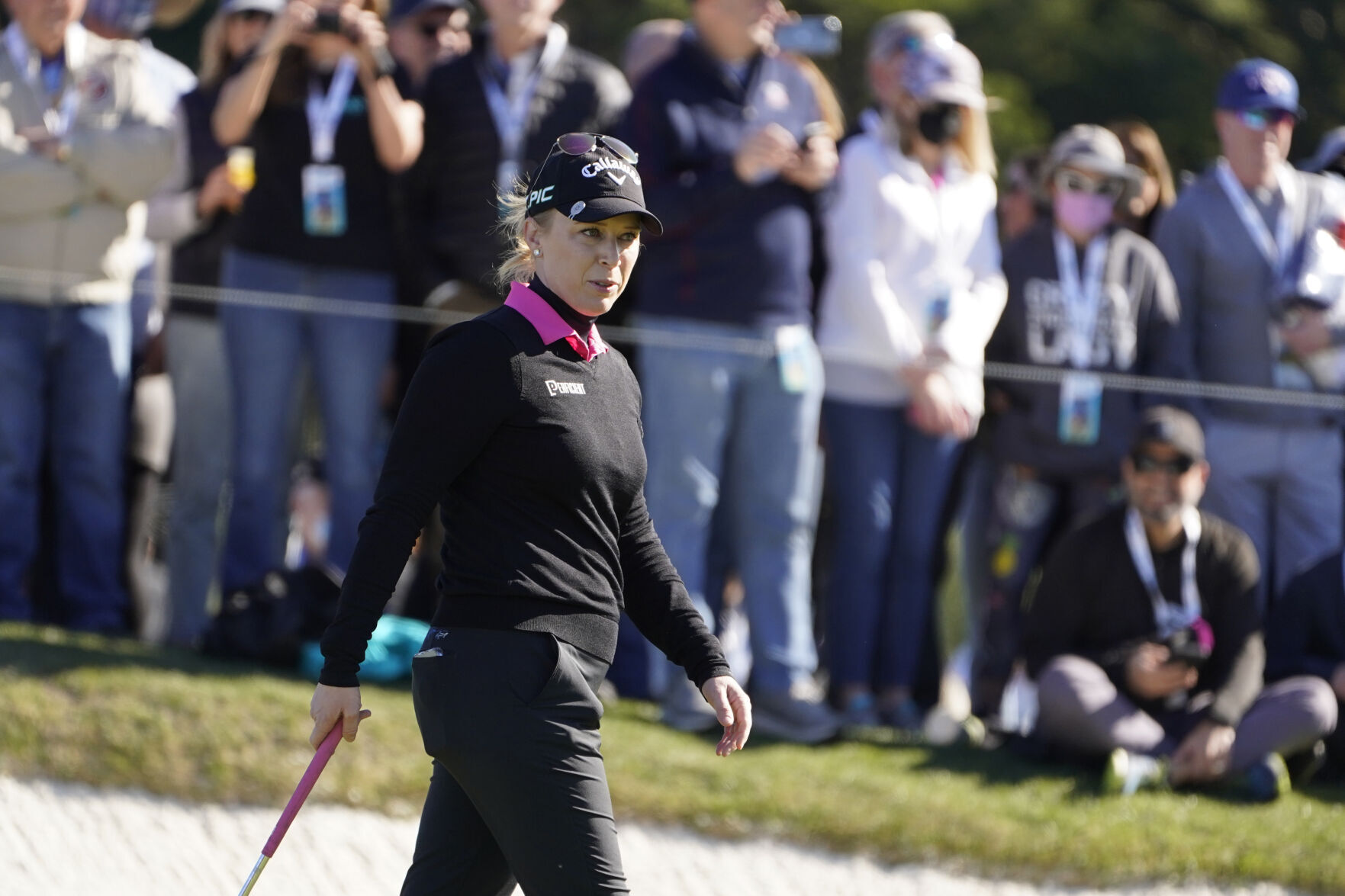Morgan Pressel makes transition from 18th green to 18th tower for pic