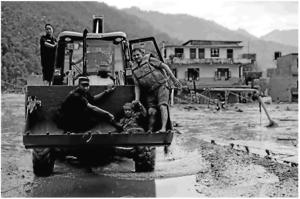 Hundreds missing in deadly flood