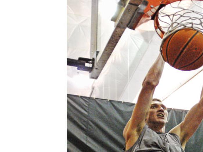 Die Hard Dunker Stevi Man To Attend Elite Pro Hoops Combine At