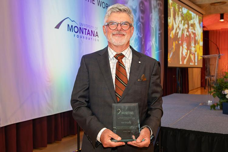 Author, UM Alumnus Tim O’Leary Honored With Bucklew Service Award