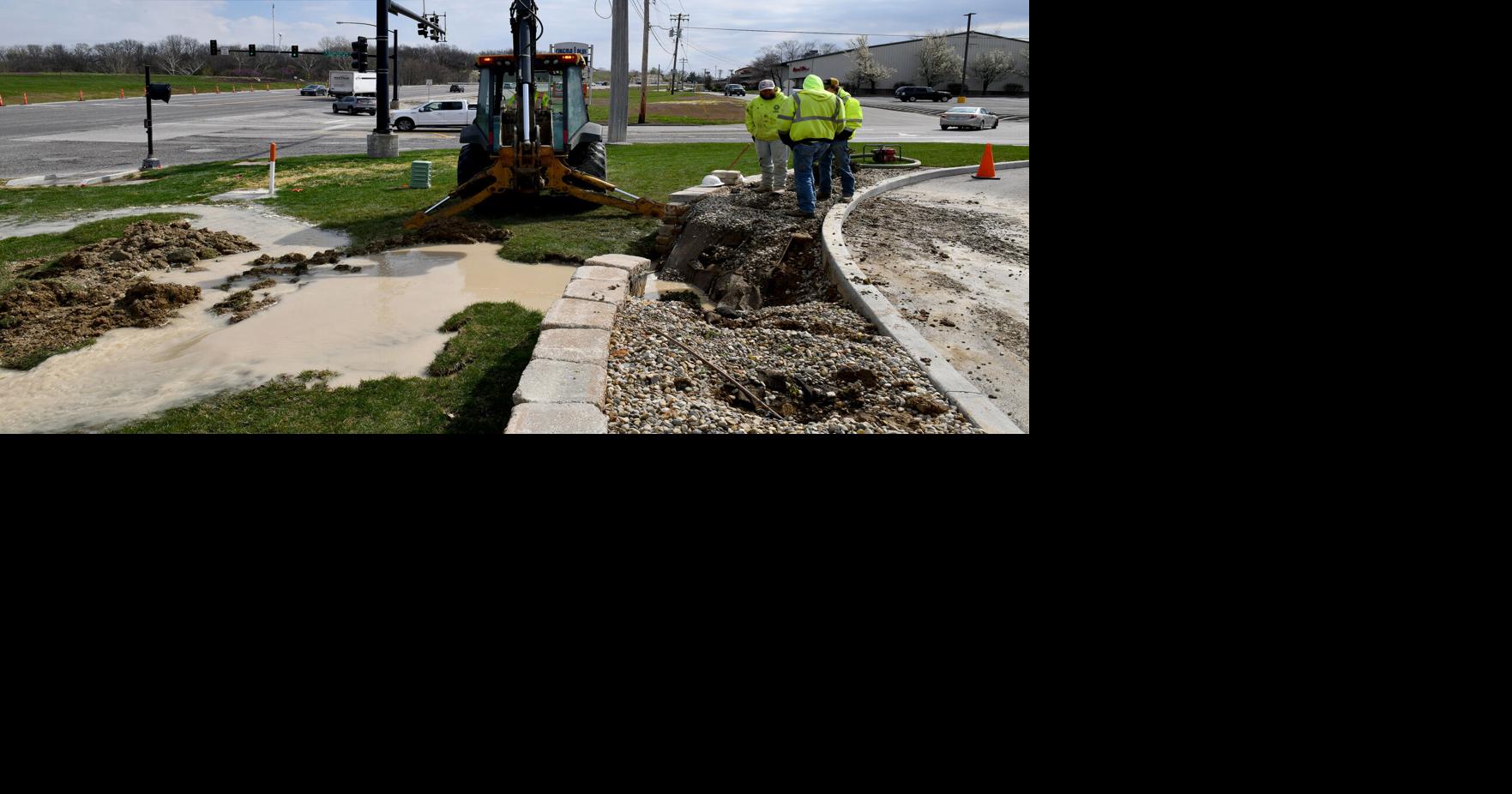 Public works crews respond to water main break