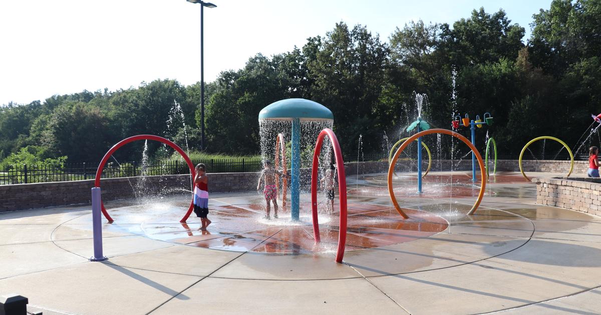 Union deals with large groups at splash pad