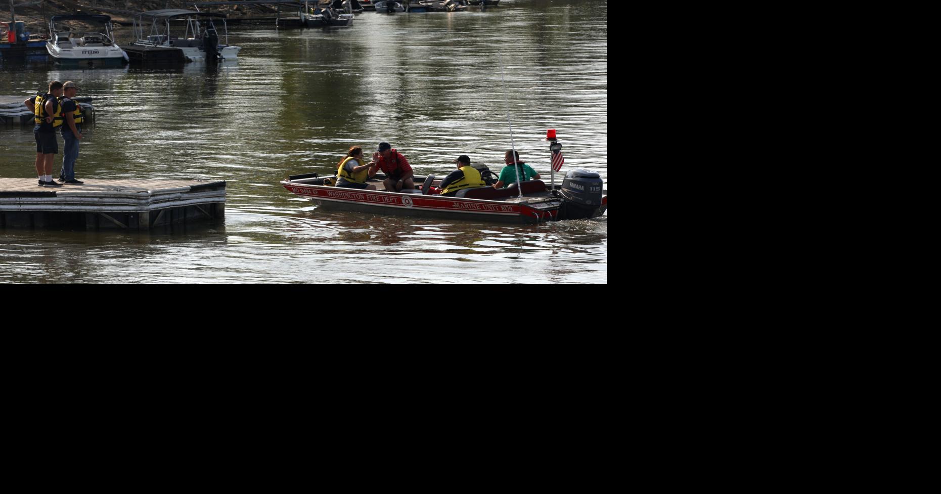 Two people rescued after boat capsizes | Washington | missourian.com