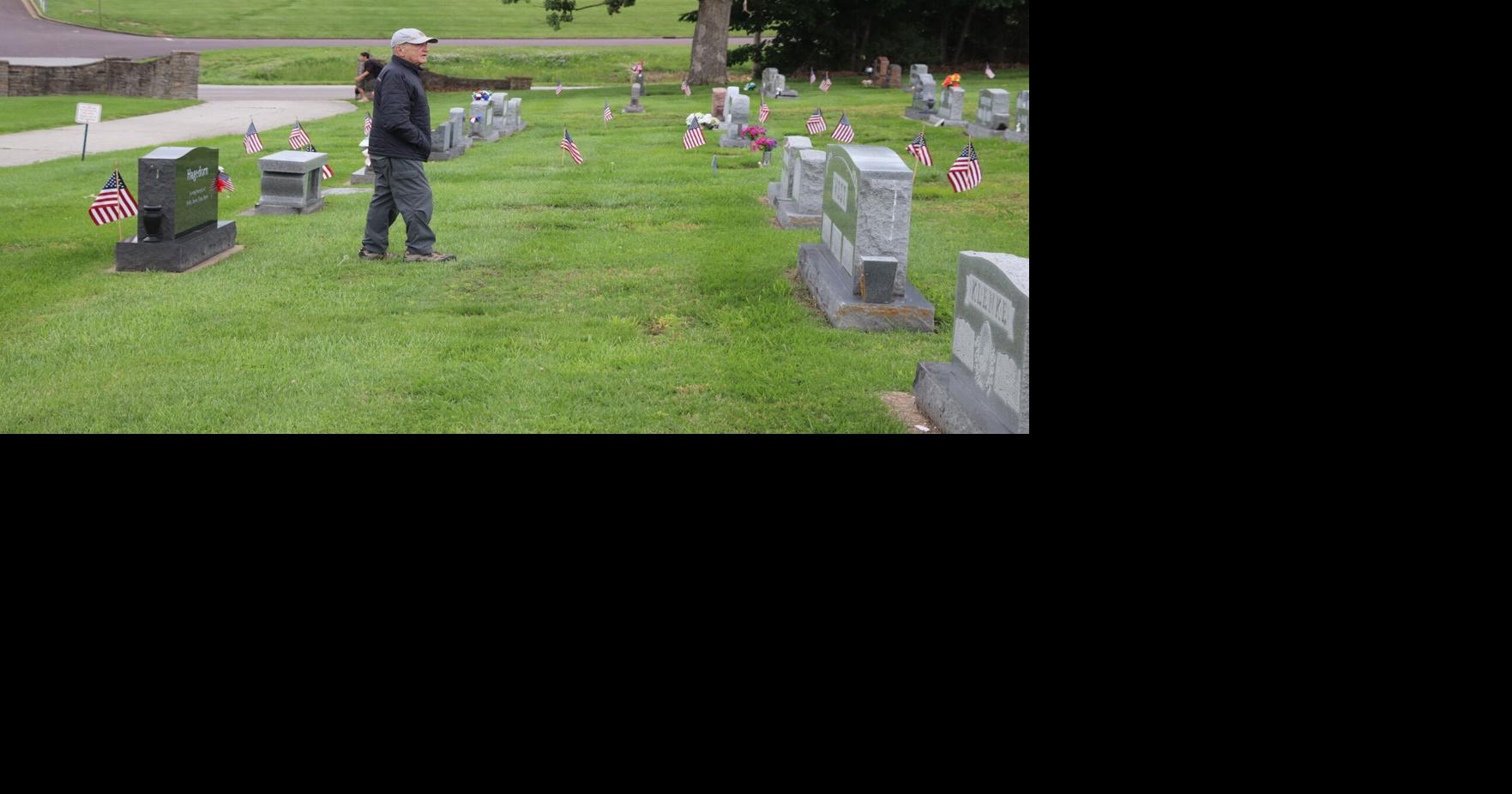 Union veteran remembers others with flags