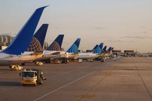 US to cut 10% of flights on shutdown, spare routes abroad