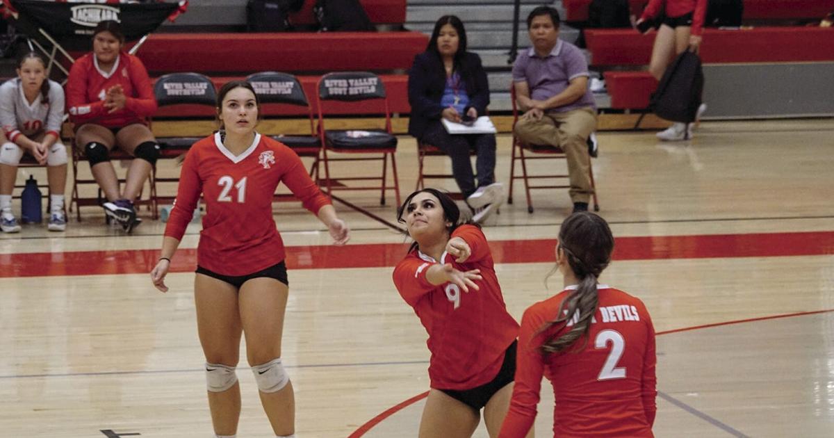 RVHS volleyball finishes season with loss | News | mohavedailynews.com