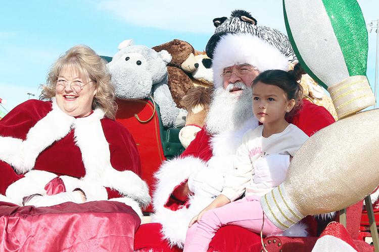 Santa and Mrs. Claus arrive by helicopter to Mohave Valley Community ...