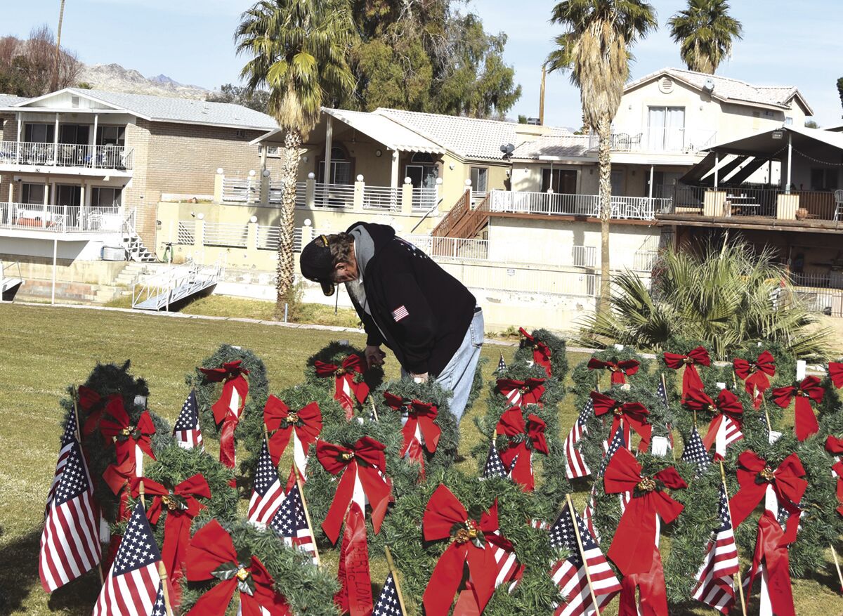 Small Crowd Gathers For Wreath Ceremony | News | Mohavedailynews.com