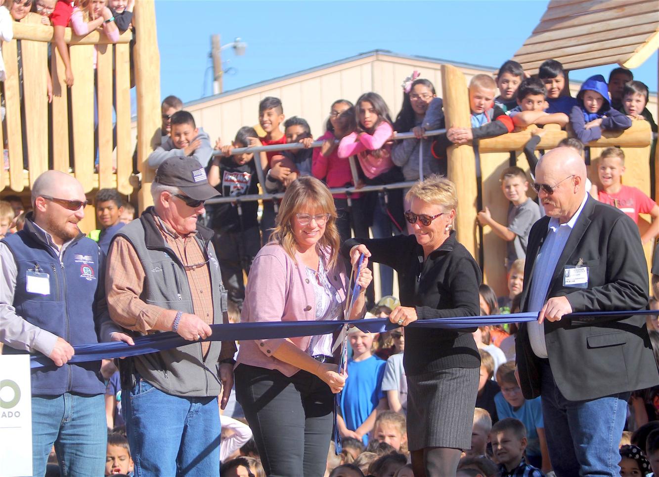 Oak Grove Elementary School celebrates new facility with ribboncutting