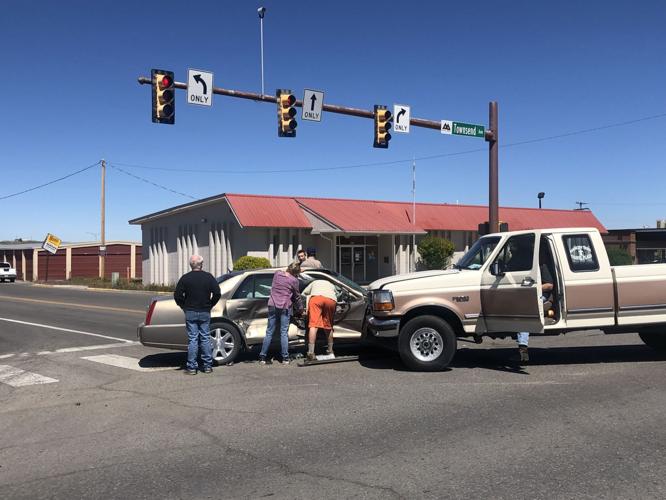 Twovehicle accident at Townsend and Oak Grove Local News Stories