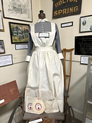 HISTORY: The secrets of the nursing uniform