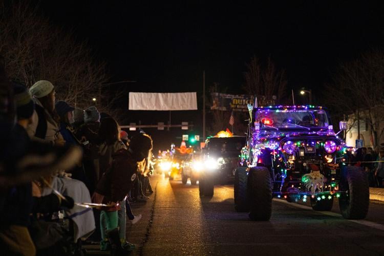 Light 'em up! Montrose celebrates holidays with Parade of Lights