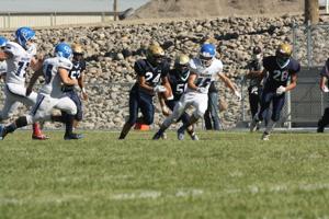 Olathe offense puts up 40 in another Friday night thumping