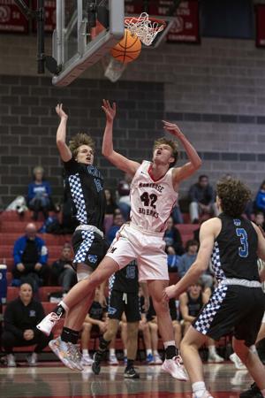 Fruita-Monument Wildcats outlast Red Hawks boys, 47-40