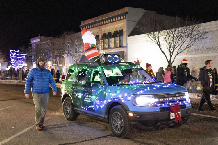 PHOTOS Montrose's Parade of Lights illuminates the season Local News