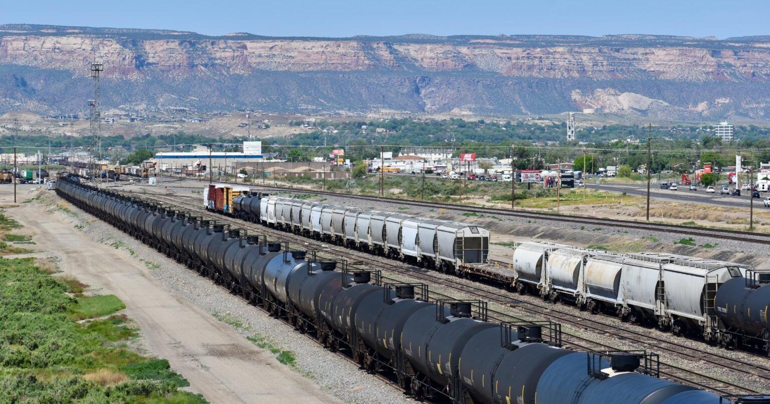 Bennet, Neguse urge EPA review of terminal expansions for Colorado-bound oil trains - Vimarsana News