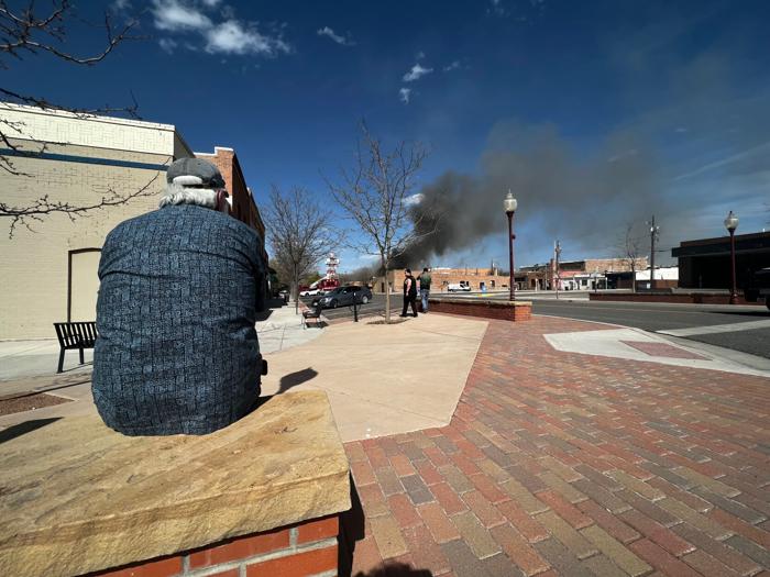 5 injured as venerable Montrose business burns: Hartman Bros. catches fire; downtown evacuated
