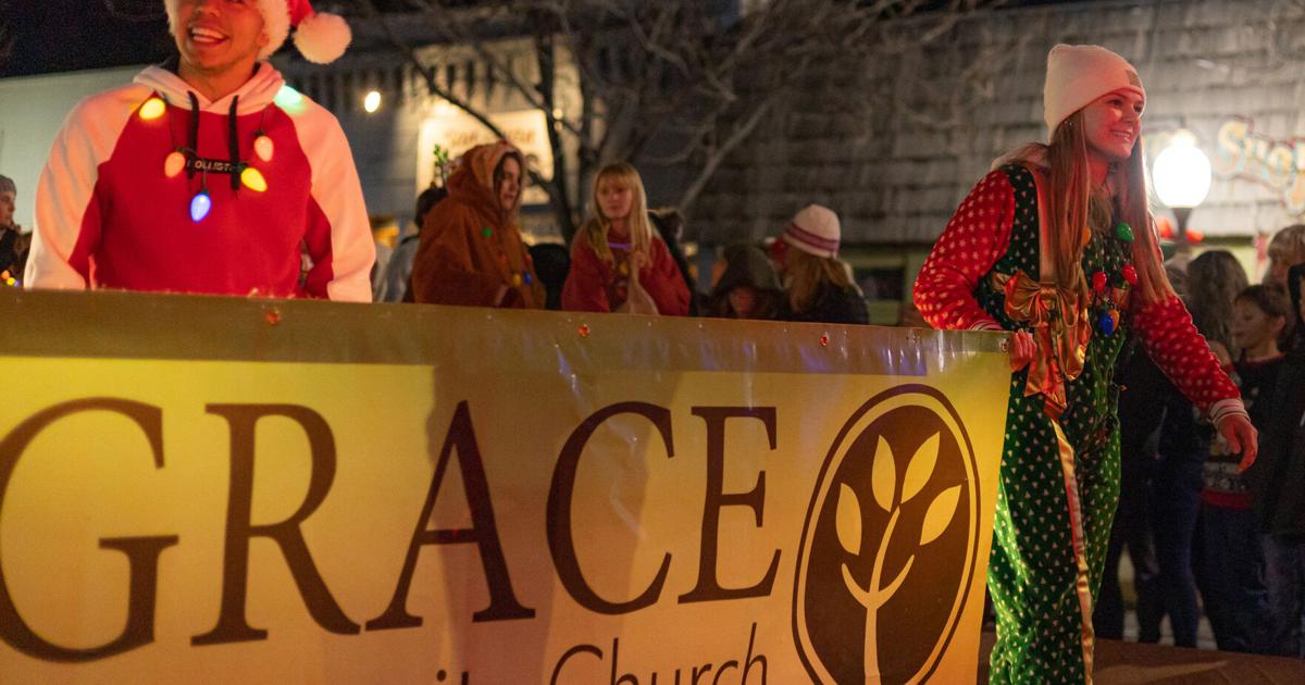 Light 'em up! Montrose celebrates holidays with Parade of Lights