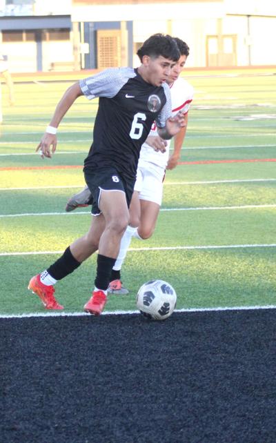 Demon soccer remains perfect in district | Sports | moorenews.com