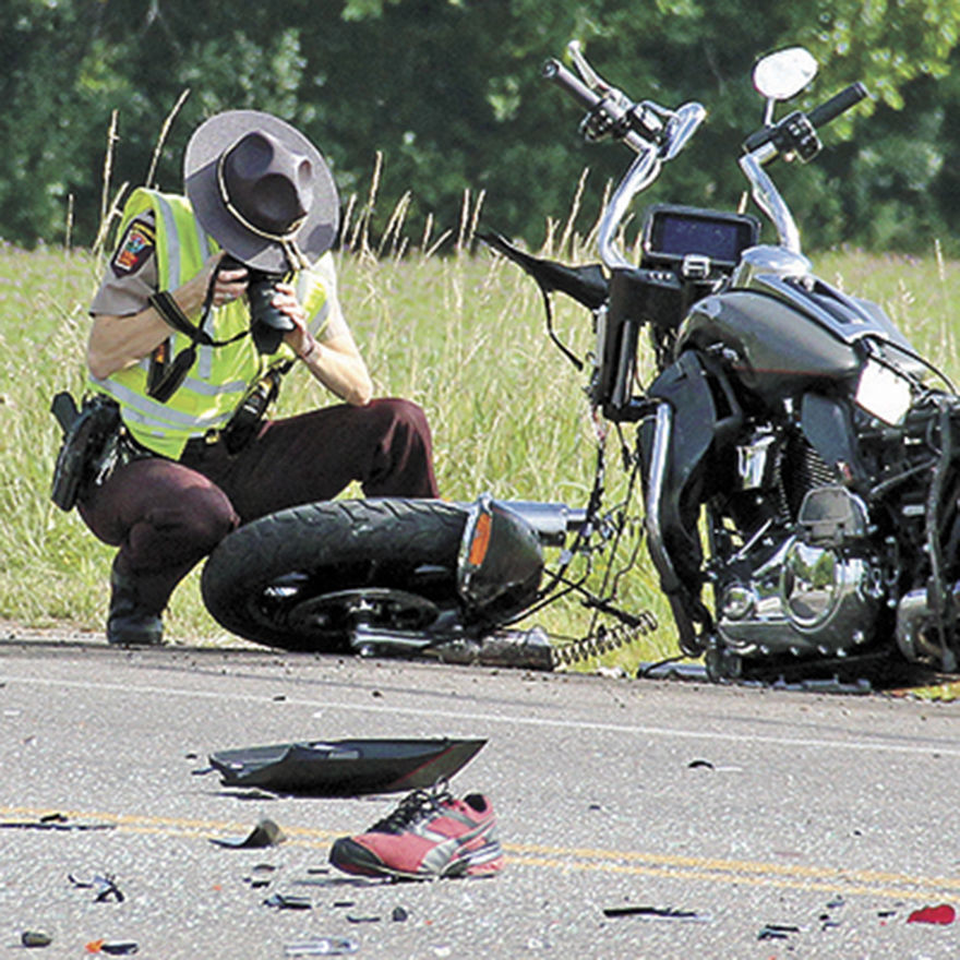 Car collides with multiple motorcycles | News | moraminn.com