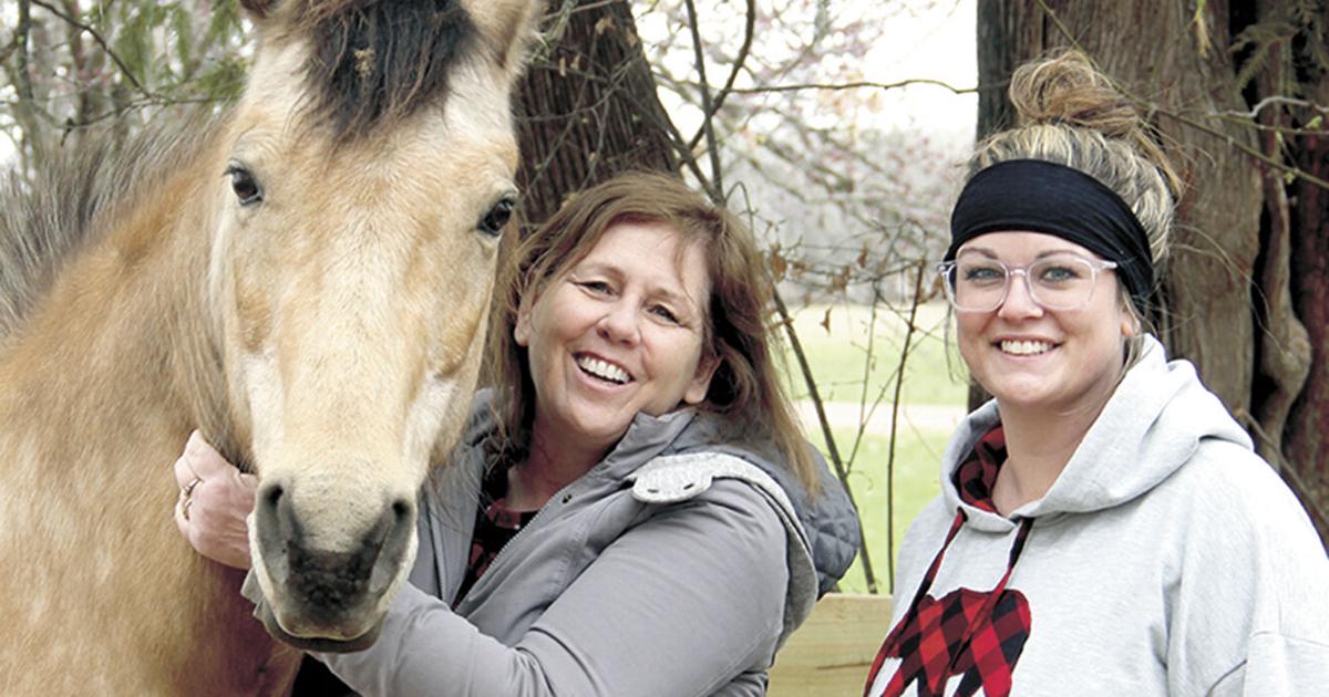 Miriam Ritter Therapy team uses horses to heal | News | moraminn.com
